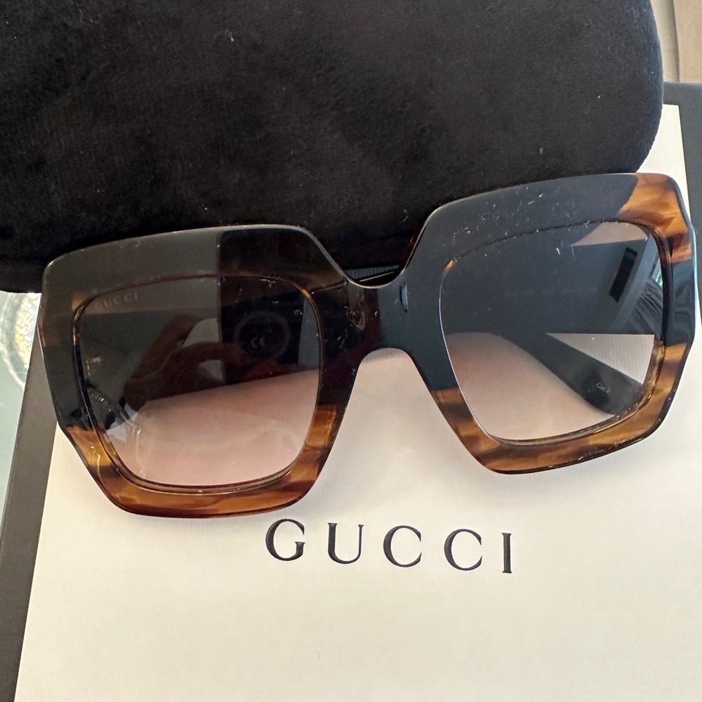 Gucci Authentic Tortoiseshell Jackie’O sunglasses